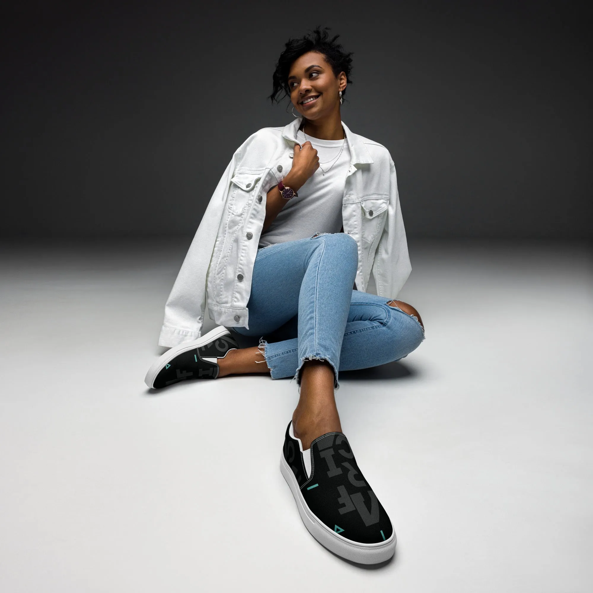 AFRICA IS THE FUTURE Women’s Slip-On Canvas Shoes